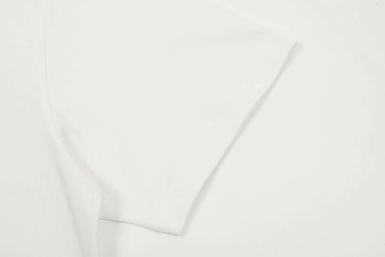 vivienne west wood Queen Mother West classic logo printed short sleeves, color matching, high-end niche, fashionable must-have matching style, 2024 top hot style, no need to say more, just open the details. Size: XS-L Color: black white